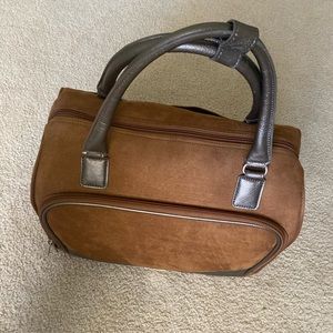 Chic suede like travel bag. Great condition!
